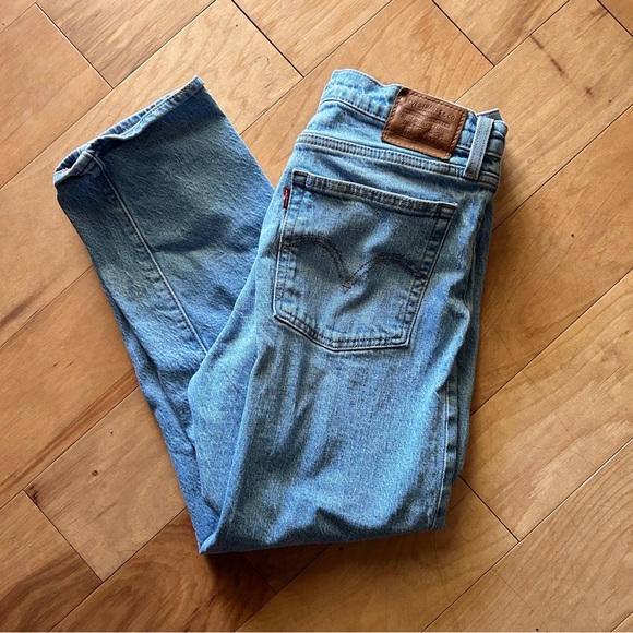 Levis Wedgie Straight - Picture 1 of 3